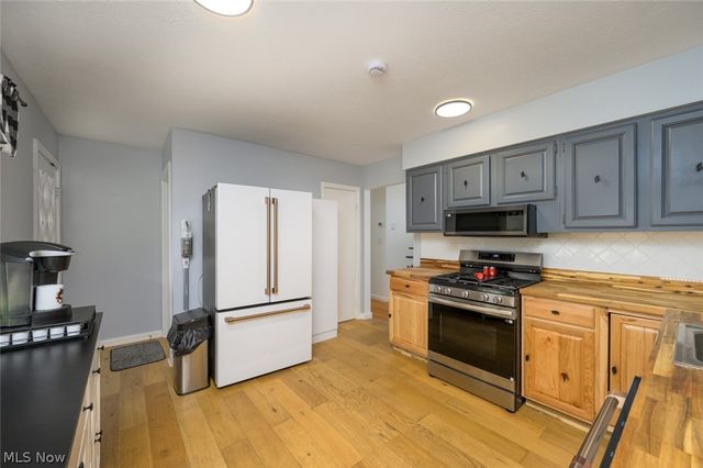 3072 Tallmadge Road, Kent, OH 44240