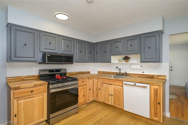 3072 Tallmadge Road, Kent, OH 44240