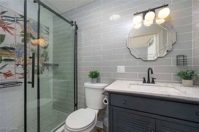 3072 Tallmadge Road, Kent, OH 44240