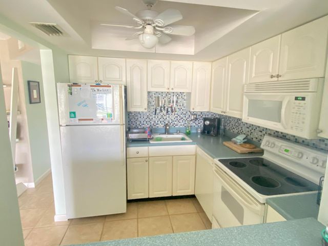 117 LEHANE Terrace 206, North Palm Beach, FL 33408