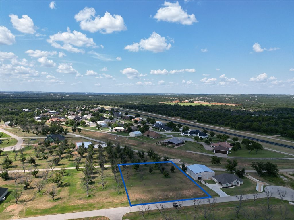 7015 Gulfstream Drive, Granbury, TX 76049