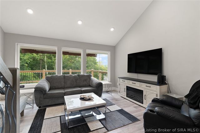 807 Woodland Avenue, Corydon, IN 47112