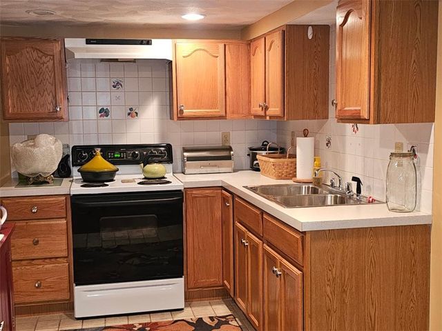 94 Coolspring Drive, Cranston, RI 02920