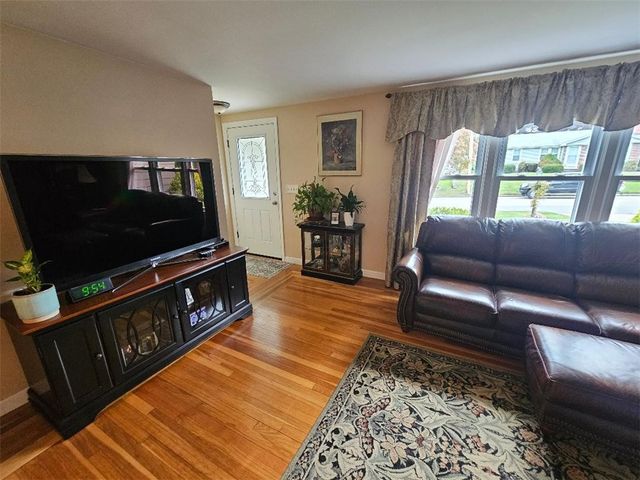 94 Coolspring Drive, Cranston, RI 02920