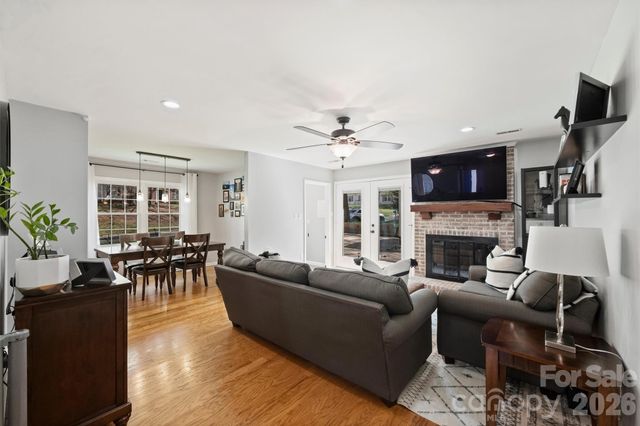 2310 Oldenburg Drive, Charlotte, NC 28210