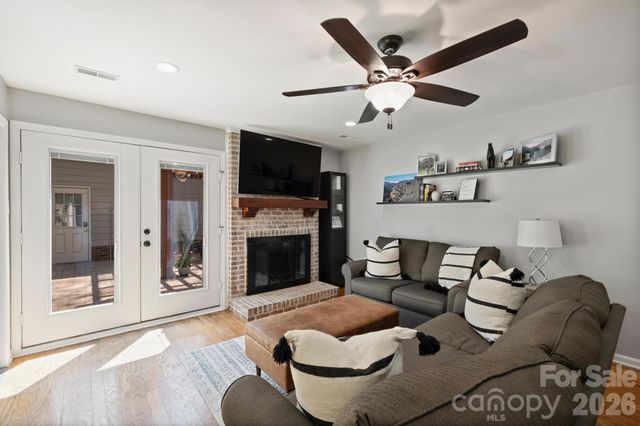 2310 Oldenburg Drive, Charlotte, NC 28210