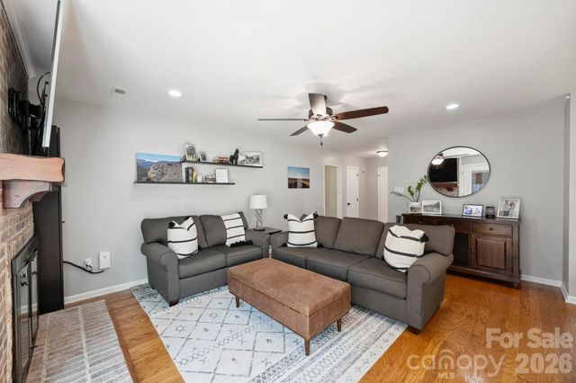 2310 Oldenburg Drive, Charlotte, NC 28210