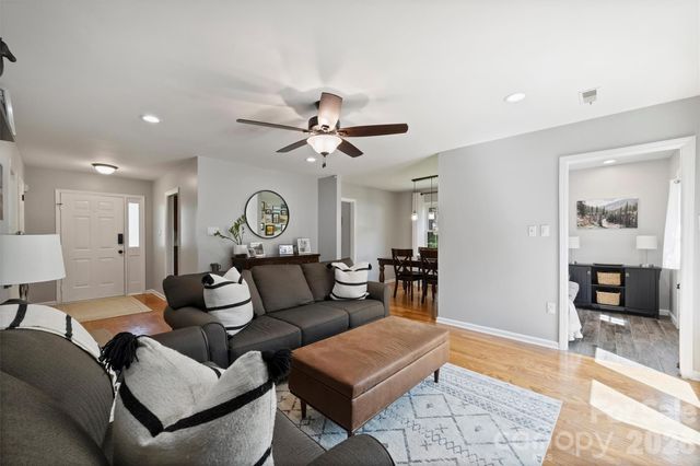 2310 Oldenburg Drive, Charlotte, NC 28210