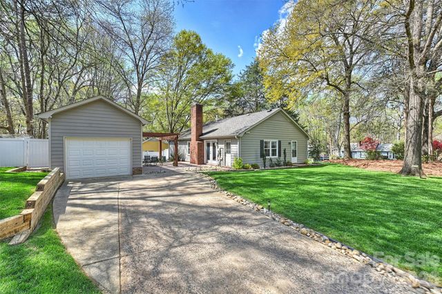 2310 Oldenburg Drive, Charlotte, NC 28210