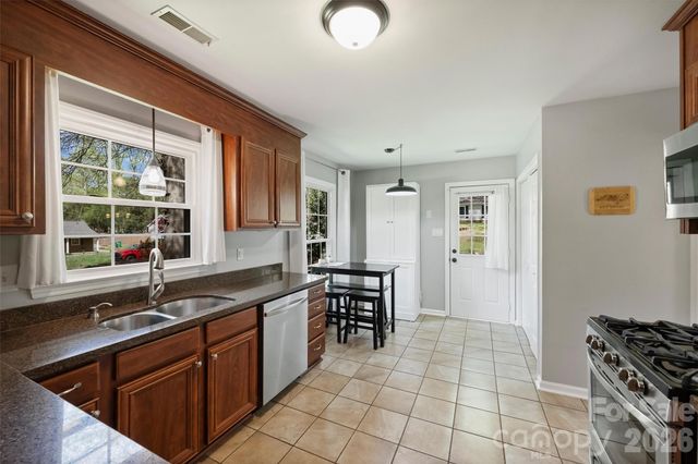 2310 Oldenburg Drive, Charlotte, NC 28210