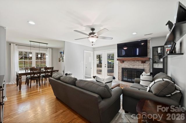 2310 Oldenburg Drive, Charlotte, NC 28210