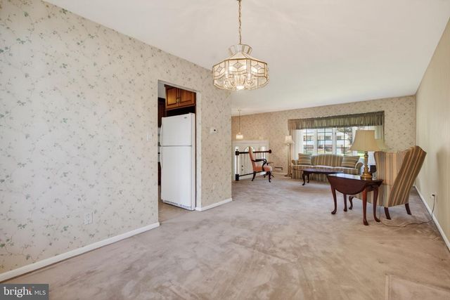 43 CHARTER OAK LN, Marlton, NJ 08053