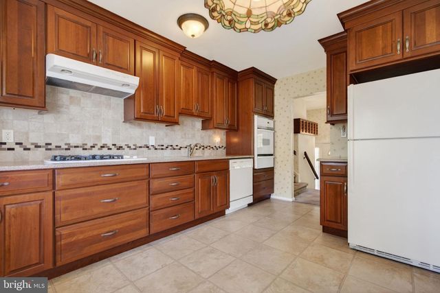 43 CHARTER OAK LN, Marlton, NJ 08053