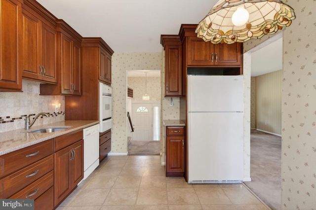 43 CHARTER OAK LN, Marlton, NJ 08053