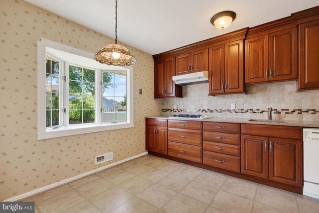 43 CHARTER OAK LN, Marlton, NJ 08053