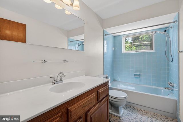 43 CHARTER OAK LN, Marlton, NJ 08053