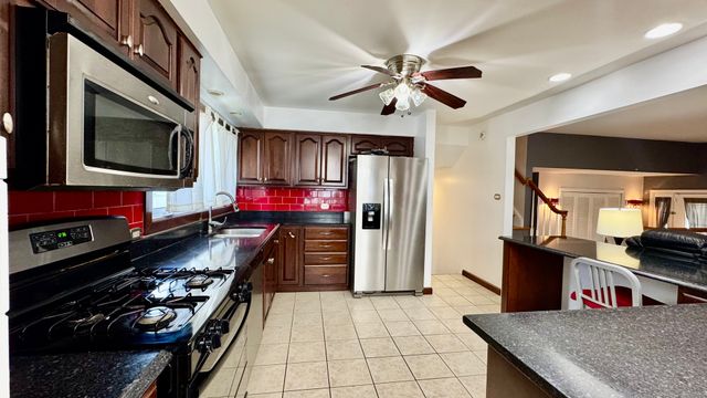1348 Berry Lane, Flossmoor, IL 60422