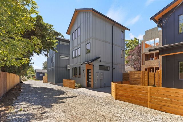 512 N 92nd Street, Seattle, WA 98103