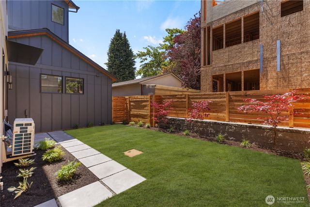 512 N 92nd Street, Seattle, WA 98103