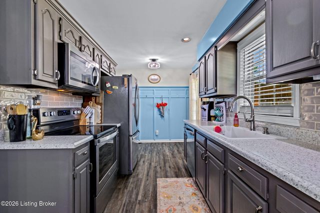 10001 Northridge Ct, Louisville, KY 40272