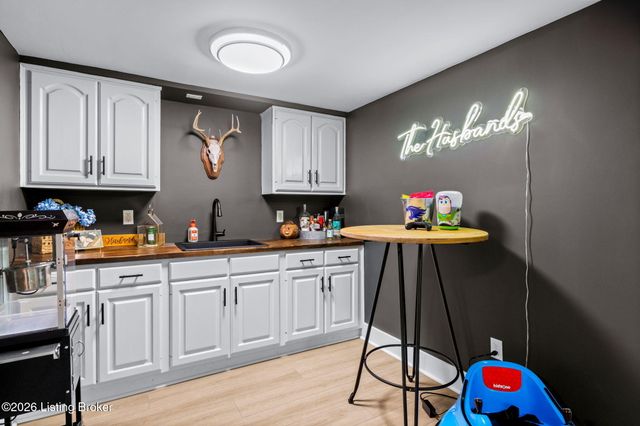 10001 Northridge Ct, Louisville, KY 40272