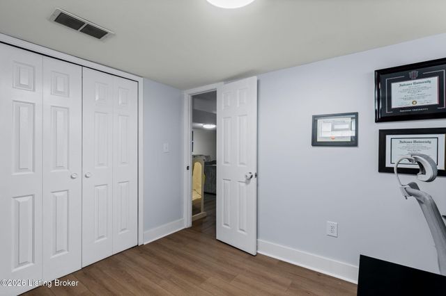 10001 Northridge Ct, Louisville, KY 40272