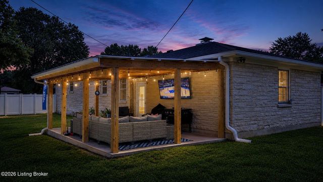10001 Northridge Ct, Louisville, KY 40272