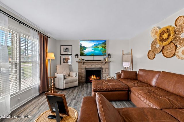 10001 Northridge Ct, Louisville, KY 40272