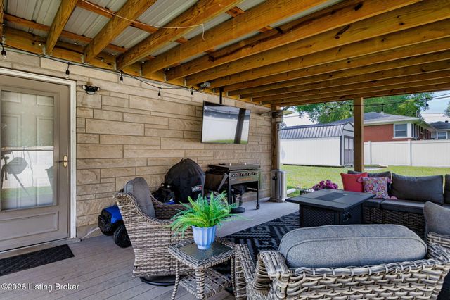 10001 Northridge Ct, Louisville, KY 40272