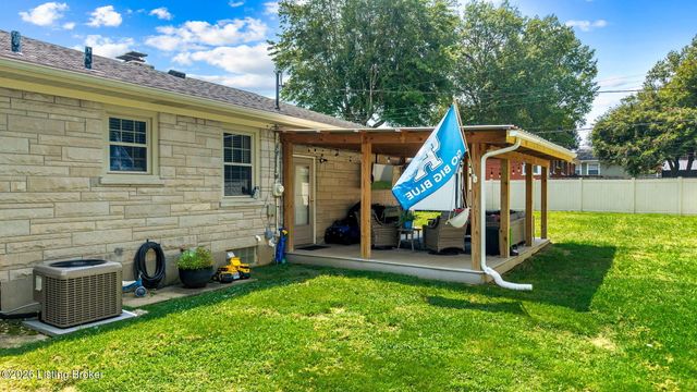 10001 Northridge Ct, Louisville, KY 40272