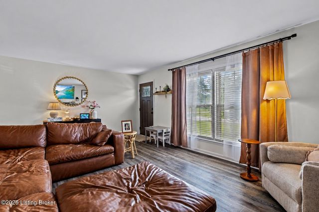 10001 Northridge Ct, Louisville, KY 40272