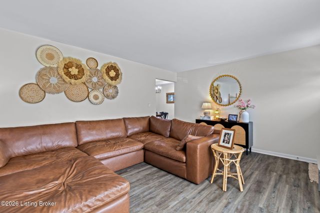 10001 Northridge Ct, Louisville, KY 40272