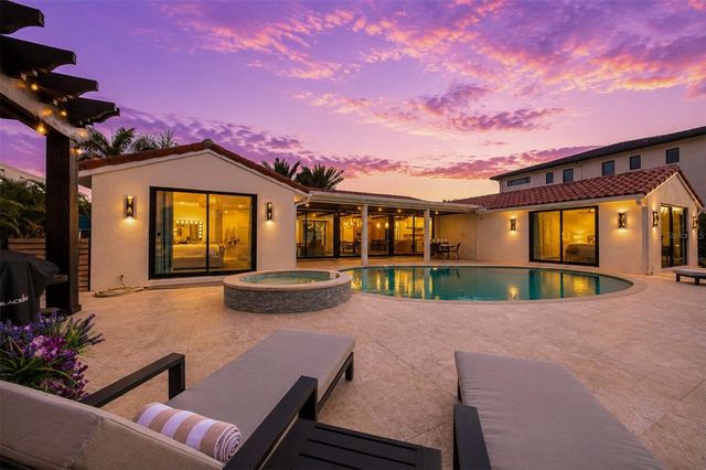 465 E ROYAL FLAMINGO DRIVE, Sarasota, FL 34236
