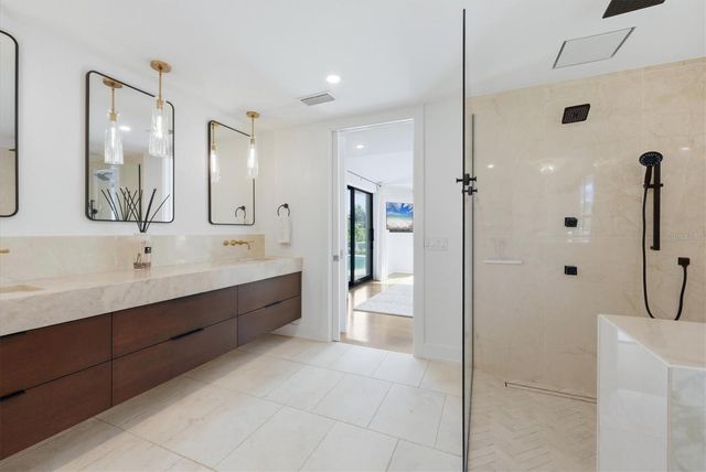 465 E ROYAL FLAMINGO DRIVE, Sarasota, FL 34236