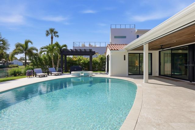 465 E ROYAL FLAMINGO DRIVE, Sarasota, FL 34236