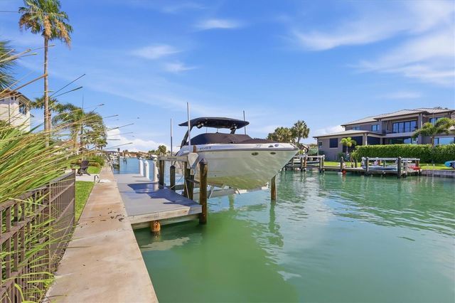 465 E ROYAL FLAMINGO DRIVE, Sarasota, FL 34236