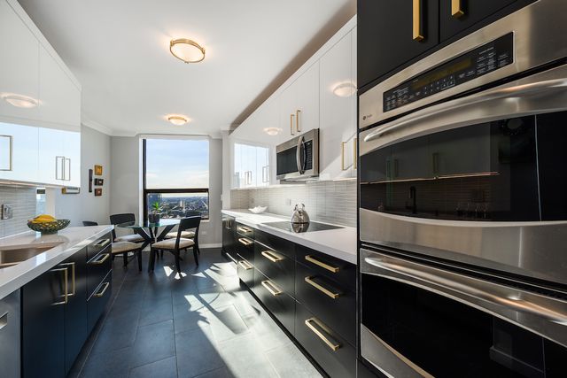 501 N Clinton Street 2105, Chicago, IL 60654