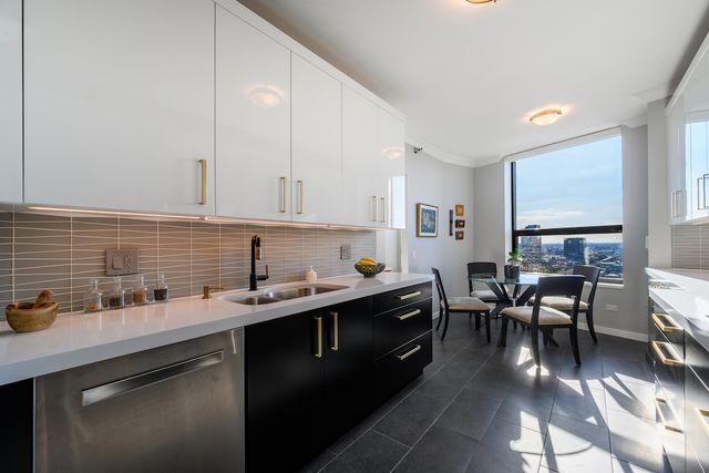 501 N Clinton Street 2105, Chicago, IL 60654