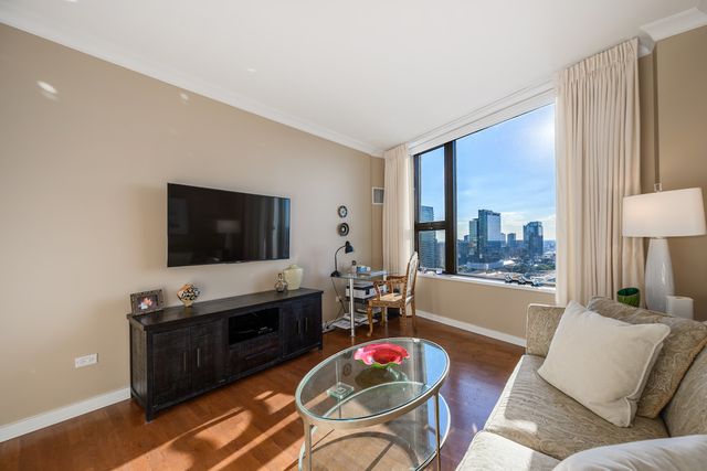 501 N Clinton Street 2105, Chicago, IL 60654