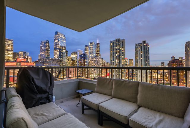 501 N Clinton Street 2105, Chicago, IL 60654