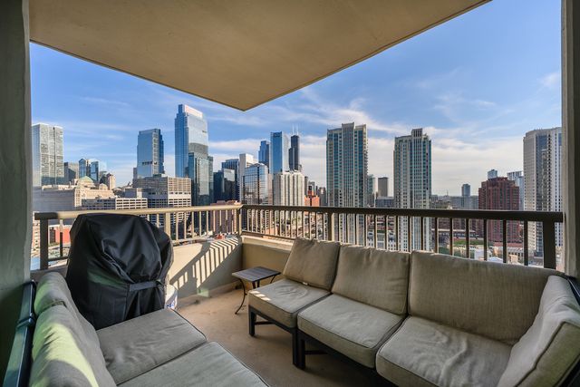 501 N Clinton Street 2105, Chicago, IL 60654