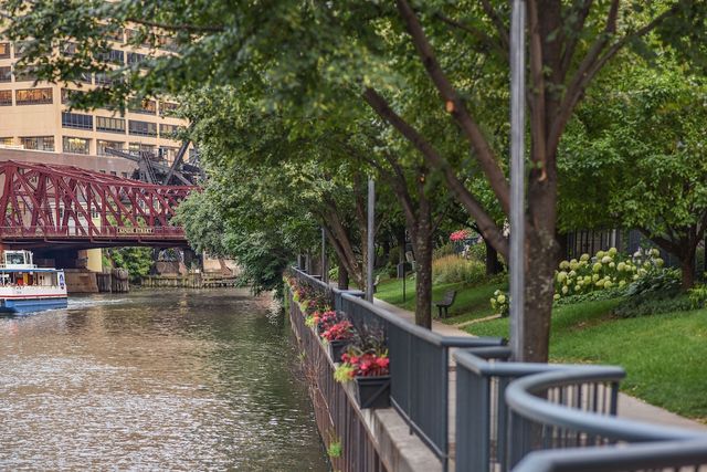 501 N Clinton Street 2105, Chicago, IL 60654