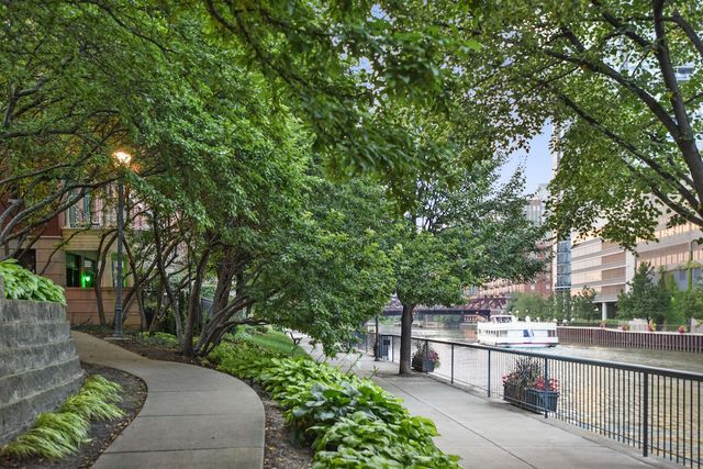501 N Clinton Street 2105, Chicago, IL 60654