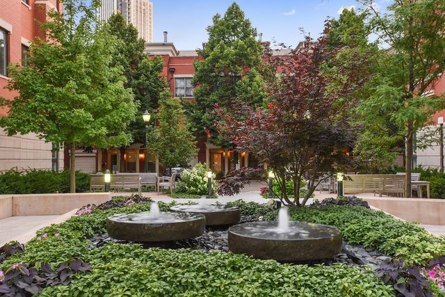 501 N Clinton Street 2105, Chicago, IL 60654