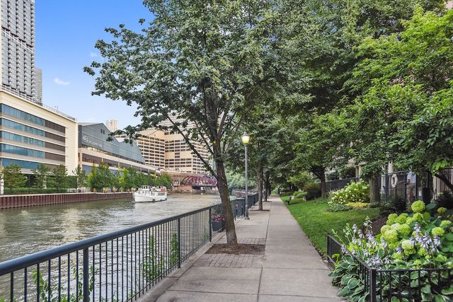 501 N Clinton Street 2105, Chicago, IL 60654