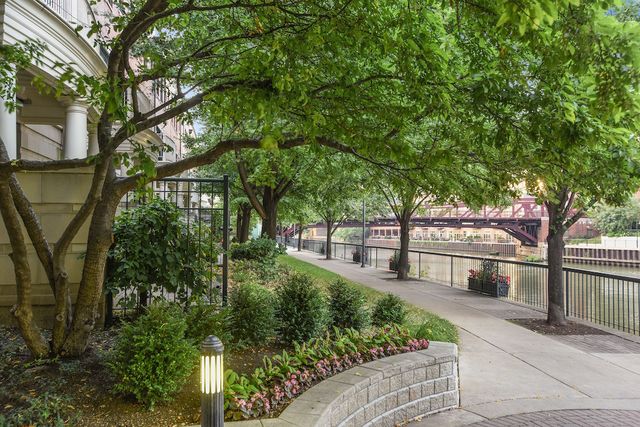 501 N Clinton Street 2105, Chicago, IL 60654