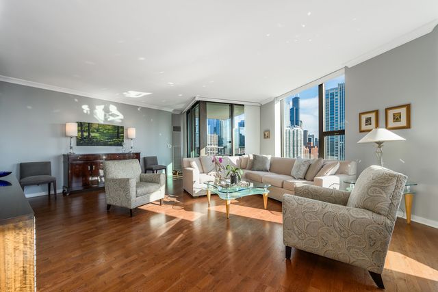 501 N Clinton Street 2105, Chicago, IL 60654