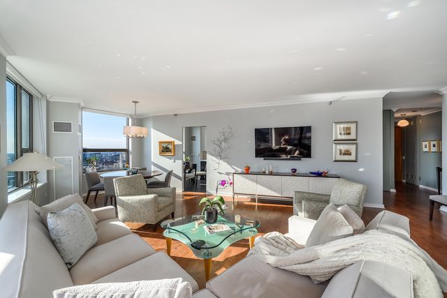 501 N Clinton Street 2105, Chicago, IL 60654