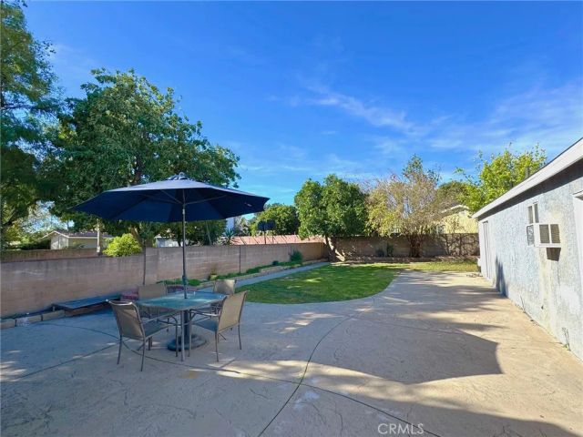 14233 Dyer Street, Sylmar, CA 91342