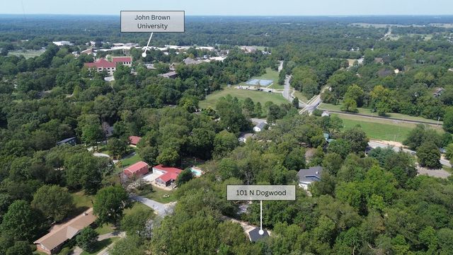 101 N Dogwood Street, Siloam Springs, AR 72761